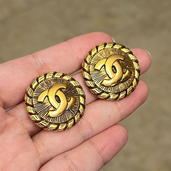Vintage Chanel | Large CC Circle Clip On Earrings - Picture 1 of 13